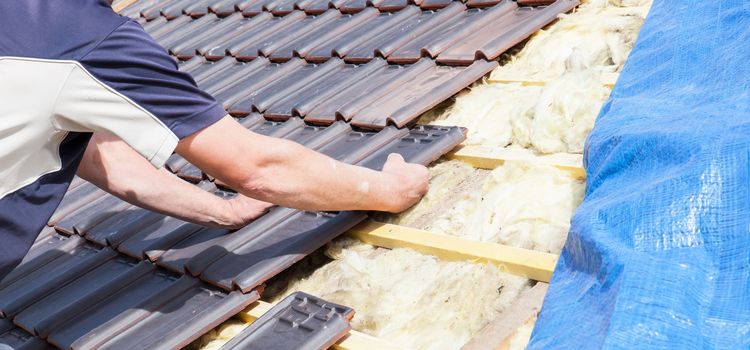 Cserepeslemez tető rétegrend fólia lécezés szigetelés Cserepeslemez tető rétegrend bemutatása ellenlécezéssel lécezéssel alátétfóliával és szarufák közti szigeteléssel