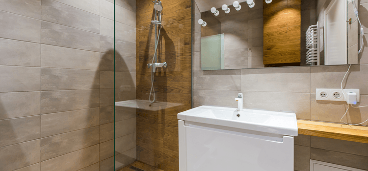 Egy gyönyörű fürdőszoba átalakítás eredménye. Panel fürdőszoba felújítás árak megfizethetően.